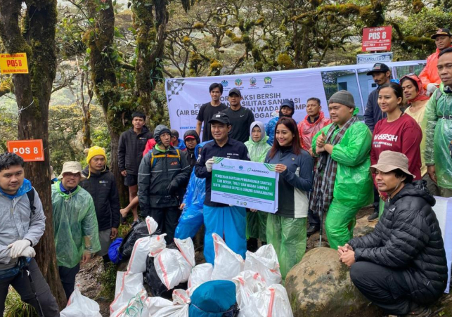 Pusdal LH Suma Gelar Aksi Bersih dan Bangun MCK di Pos 8 Gunung Bawakaraeng. (Foto: Andi Fitrah Maulana-KH)